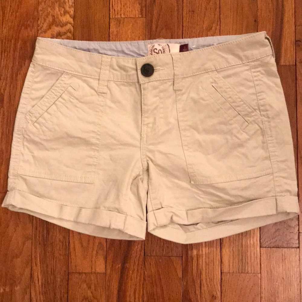 Khaki shorts SO brand